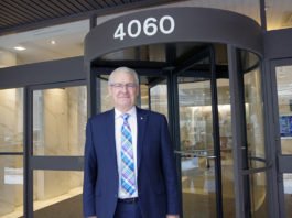 Transport Minister Marc Garneau supports ‘Lunar Gateway’