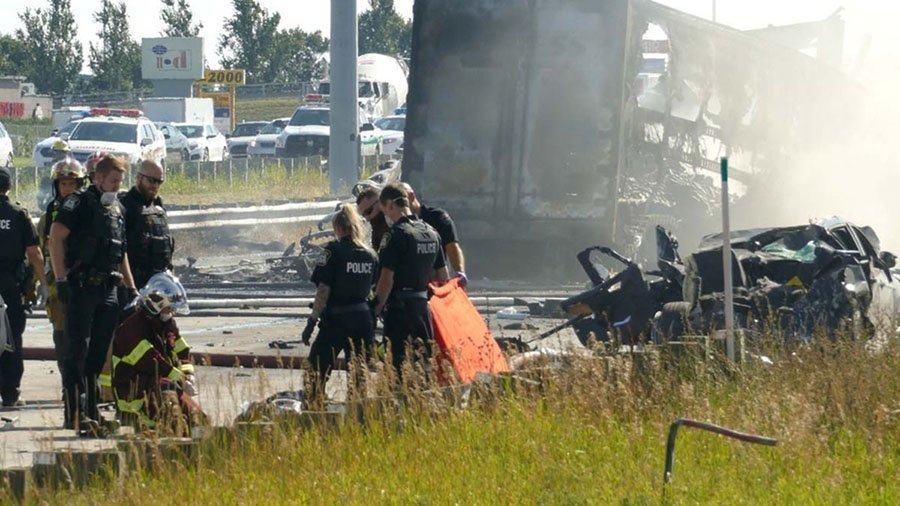 Laval highway crash leaves 4 dead and 12 injured