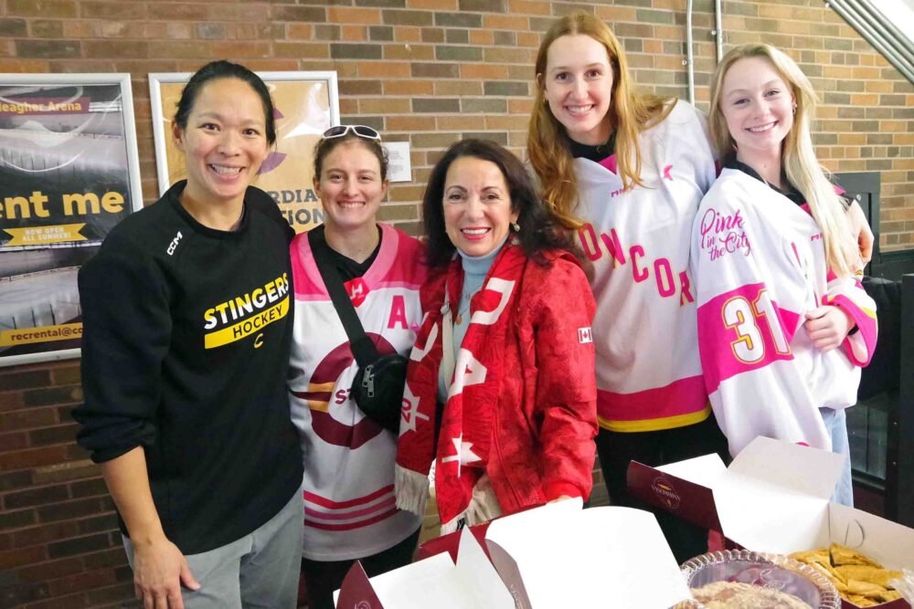 Con U’s Stingers pitch in for breast cancer research with ‘Pink in the Rink’