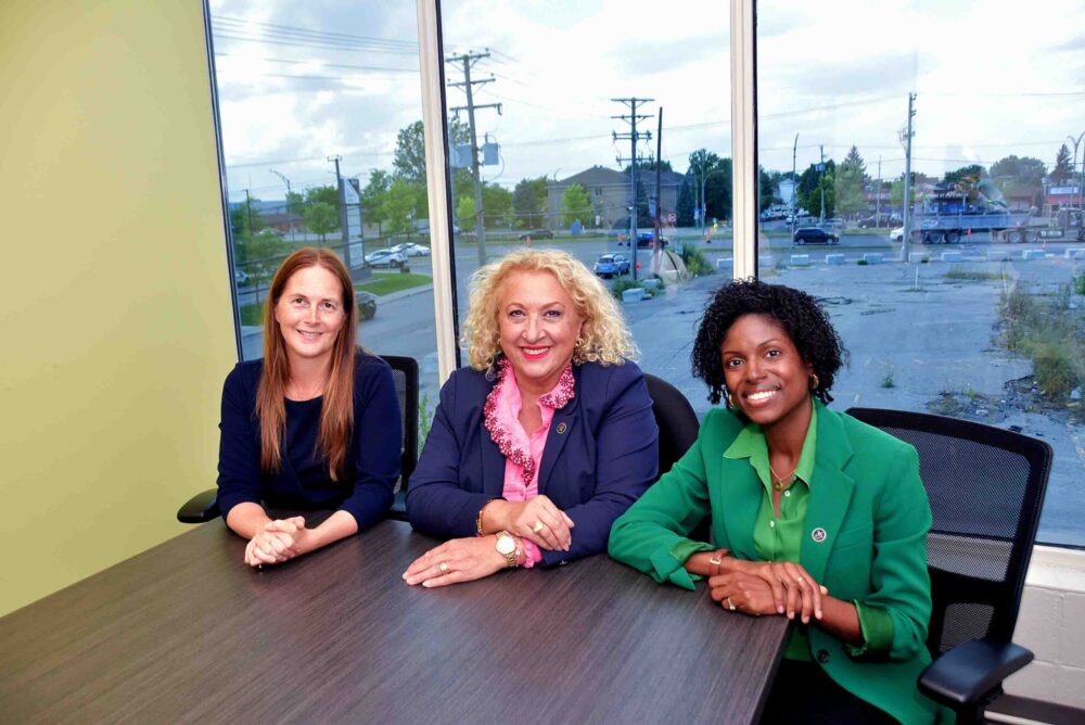 The Legault gov’t is making school teacher shortage worse, say Laval-area PLQ MNAs