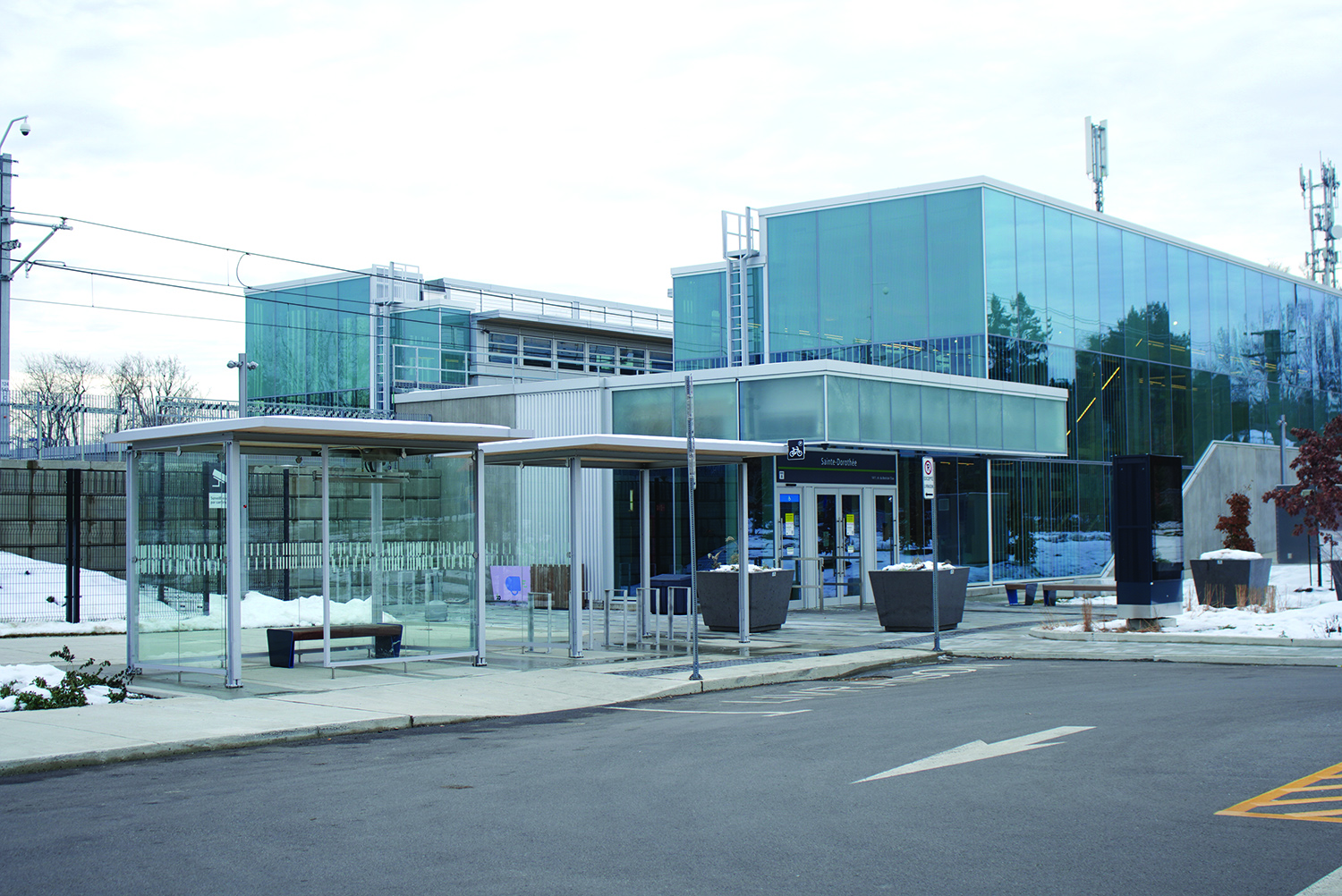 Rush-hour crowds test REM’s Sainte-Dorothée station as usage climbs