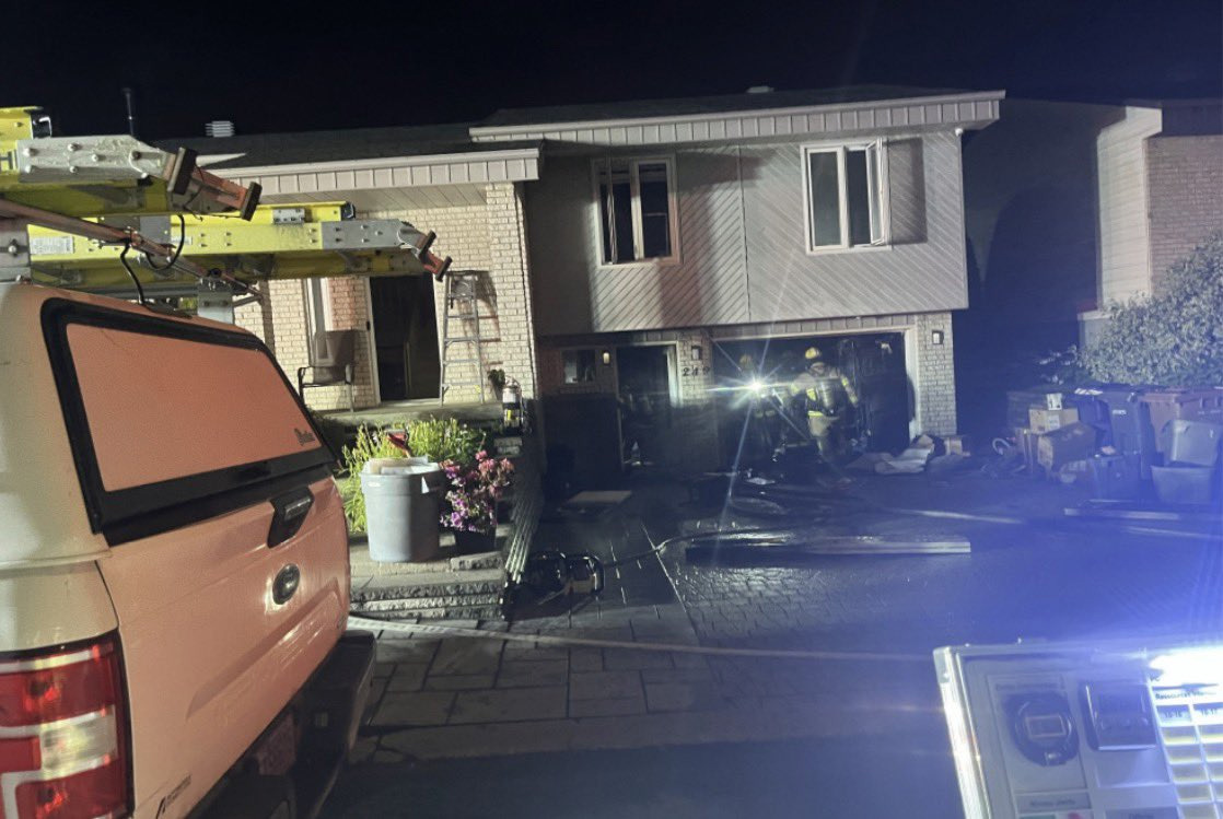Laval’s firefighters extinguish blaze in Auteuil on de Bohème St.
