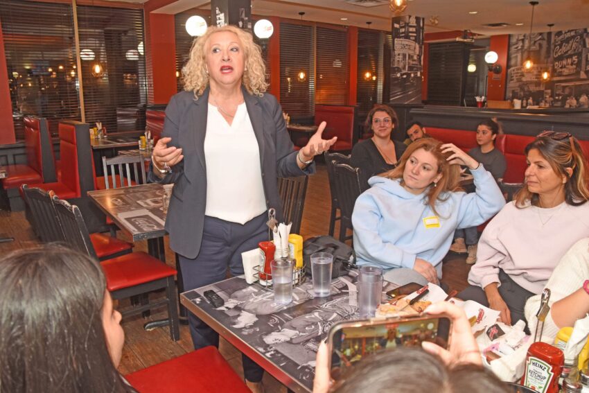 Chomedey Independent Sona Lakhoyan Olivier defeated